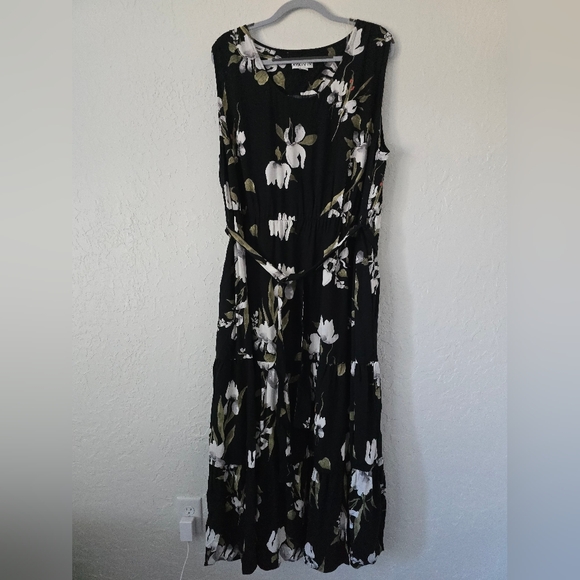 Ava & Viv Dresses & Skirts - NWOT Ava & Viv Black floral dress size 3x washed but never worn